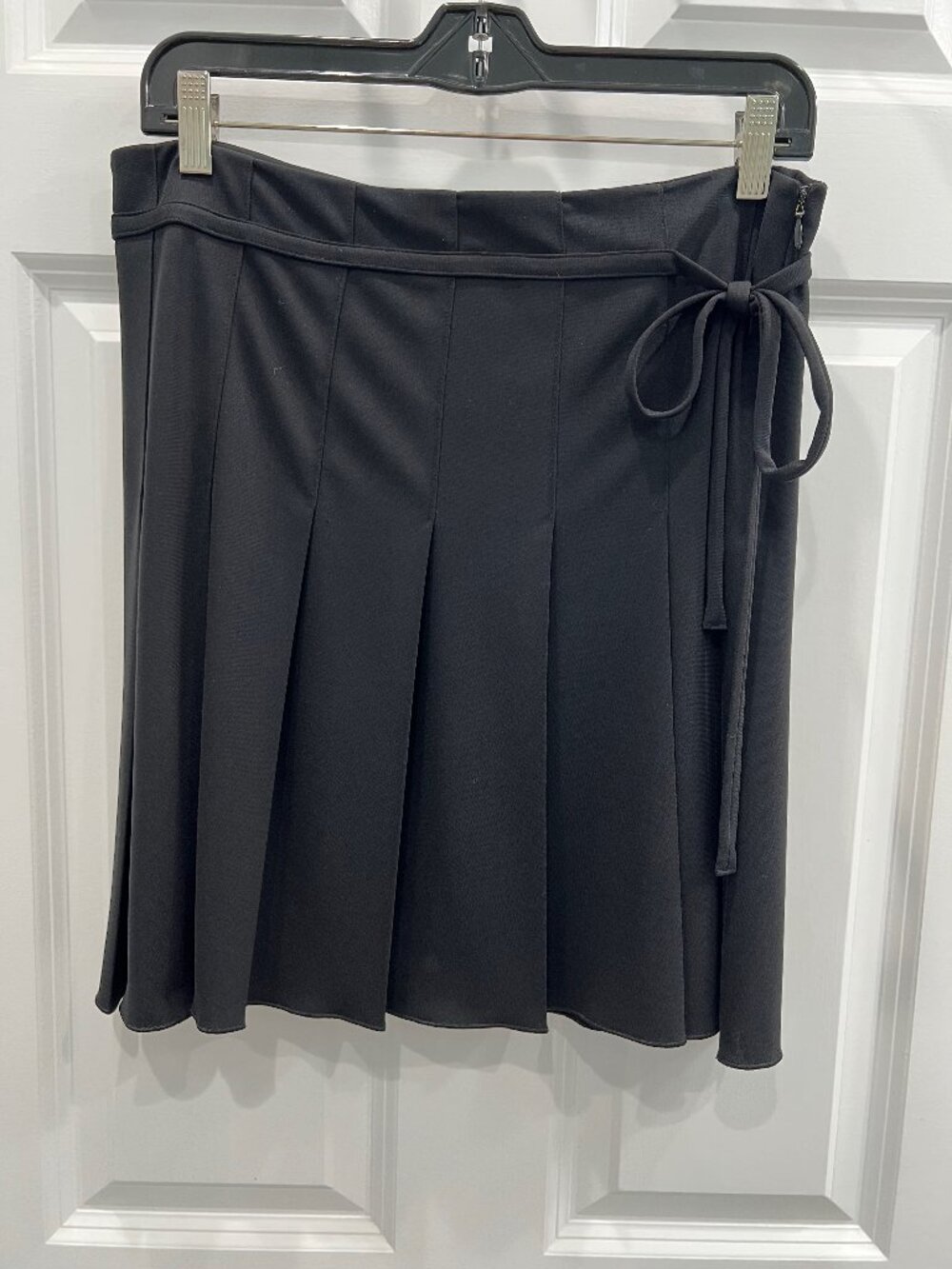 Kenneth Cole black pleated swing skirt, size small